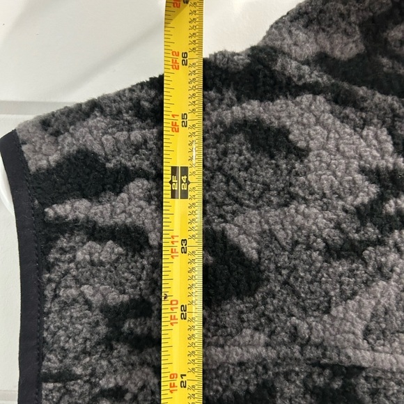 Vineyard Vines Camo Sherpa Harbor Vest Sz XL Cozy Outdoors Layering Preppy - Picture 8 of 11